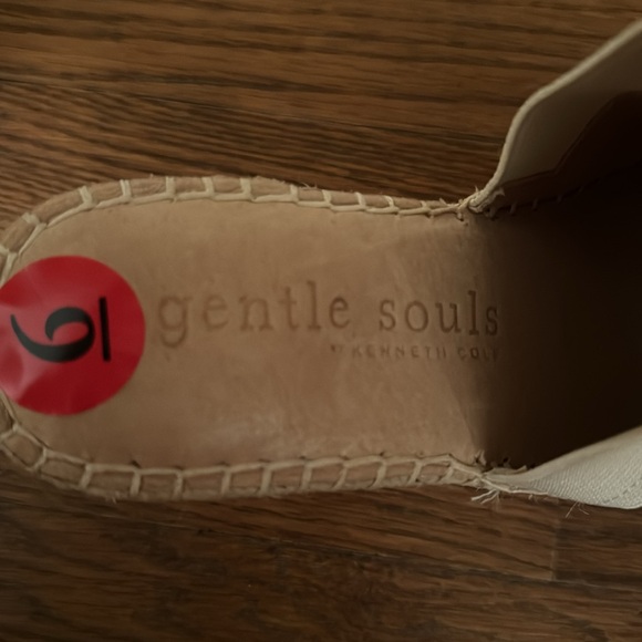 Kenneth Cole Gentle Souls Wedge Platform. White sneaker like bottom. Tan color. - Picture 8 of 10